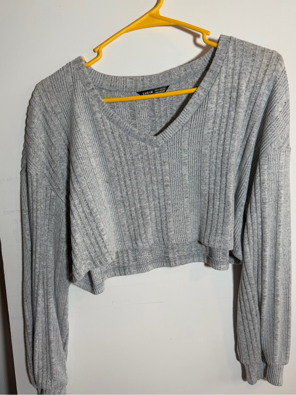 SHEIN Light Gray Ribbed V-Neck Cropped Long Sleeve Top